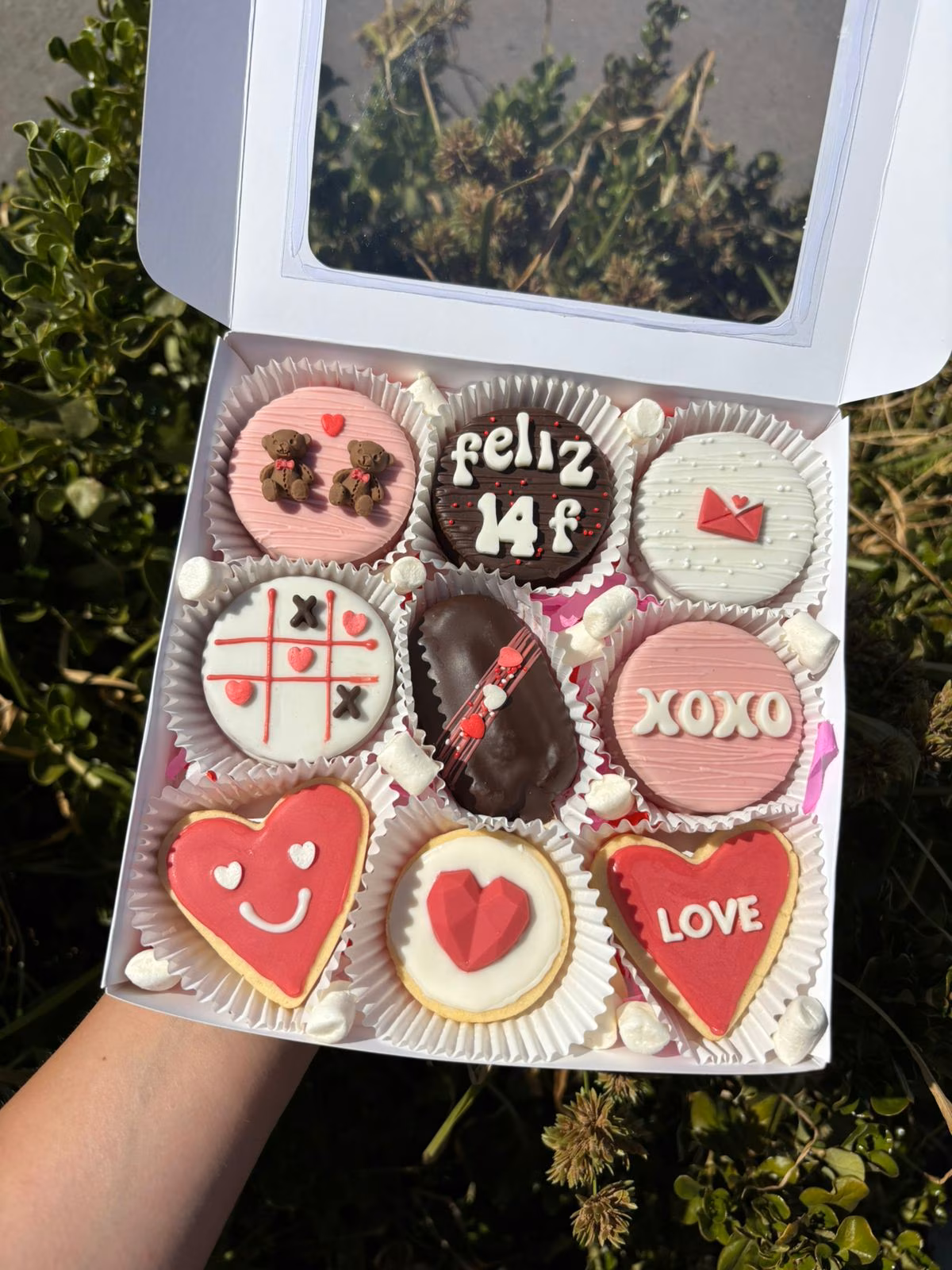 Caja de galletas y chocolates personalizados para San Valentín