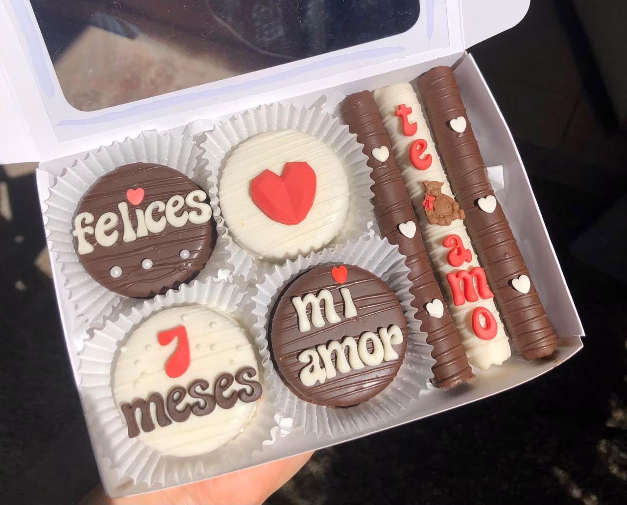 Caja combinada de alfajor y cuchufli personalizado