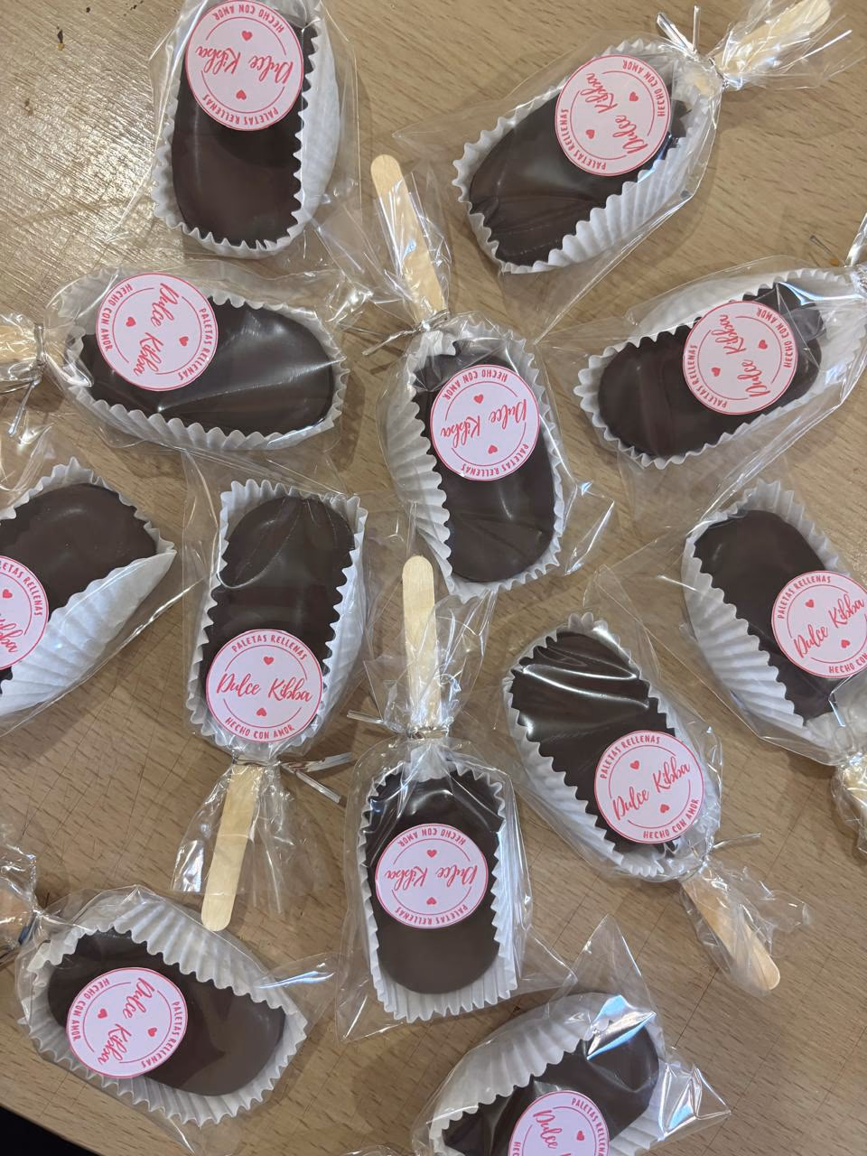Paleta rellena bañada en chocolate, detalle